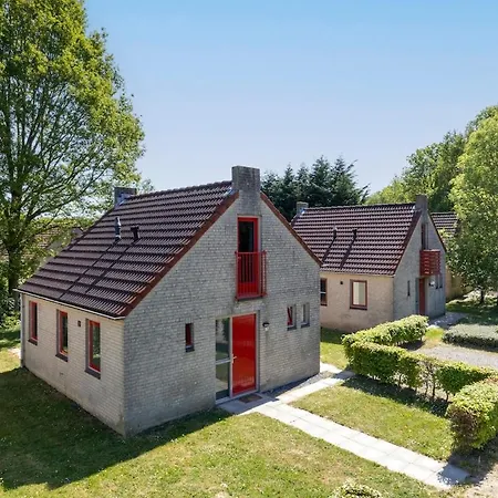 Nyaraló Beautiful On Park On Swimming Water *