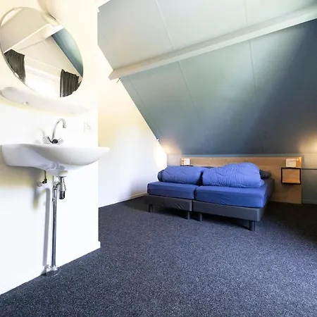 Nyaraló Beautiful On Park On Swimming Water *