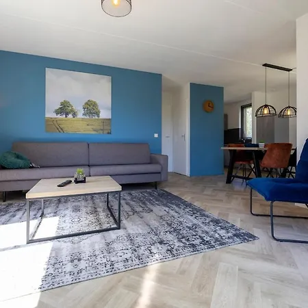 Nyaraló Beautiful On Park On Swimming Water *