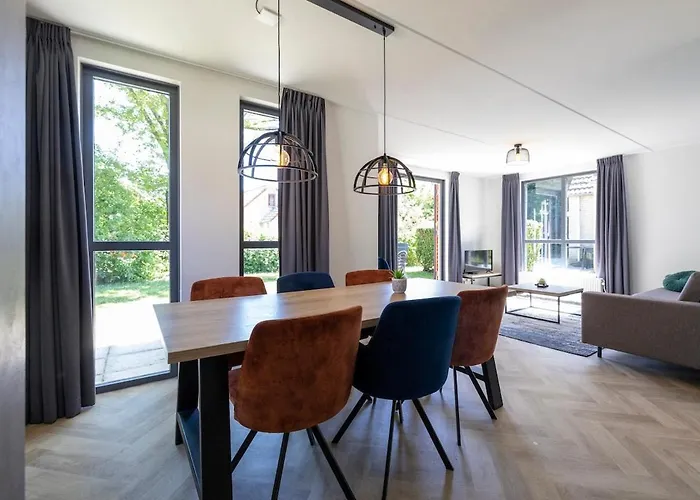 Beautiful On Park On Swimming Water 度假居