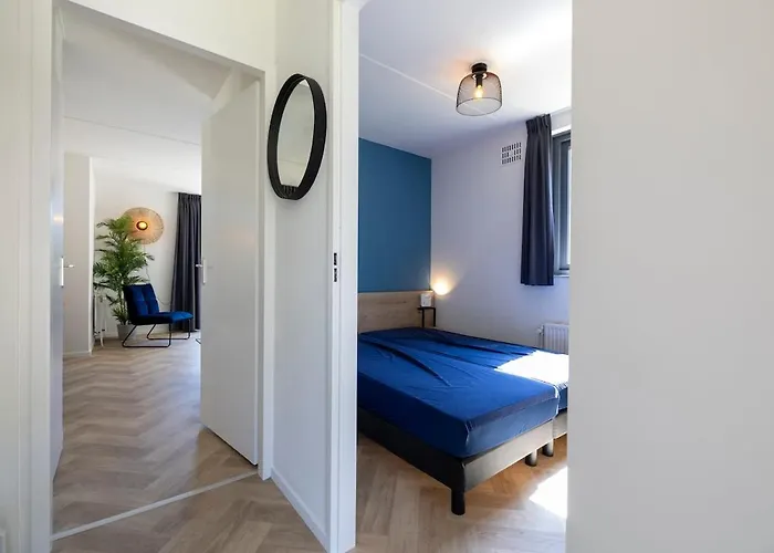 Beautiful On Park On Swimming Water 펜션 Ewijk